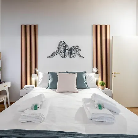 아파트 Martin's - Historic Boutique With Free Parking, Fast Wi-fi, Ac, Perfect For Couples & Business In Center 모데나