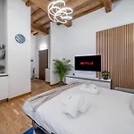 Appartement Martin's - Historic Boutique With Free Parking, Fast Wi-fi, Ac, Perfect For Couples & Business In Center