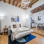 Martin's - Historic Boutique With Free Parking, Fast Wi-fi, Ac, Perfect For Couples & Business In Center Modène