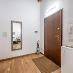 Martin's - Historic Boutique With Free Parking, Fast Wi-fi, Ac, Perfect For Couples & Business In Center Appartement
