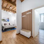 Martin's - Historic Boutique With Free Parking, Fast Wi-fi, Ac, Perfect For Couples & Business In Center Appartement *