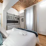 Appartement Martin's - Historic Boutique With Free Parking, Fast Wi-fi, Ac, Perfect For Couples & Business In Center