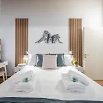Appartement Martin's - Historic Boutique With Free Parking, Fast Wi-fi, Ac, Perfect For Couples & Business In Center Modène