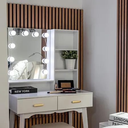 Martin's - Stylish Historic With Free Parking, Fast Wi-fi, Ac In Center Modena