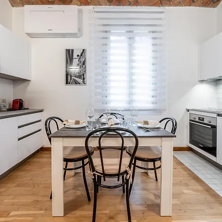 Martin's - Stylish Historic With Free Parking, Fast Wi-fi, Ac, Perfect For Couples & Business In Center * Modena