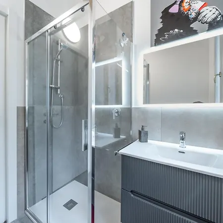 Martin's - Stylish Historic With Free Parking, Fast Wi-fi, Ac In Center