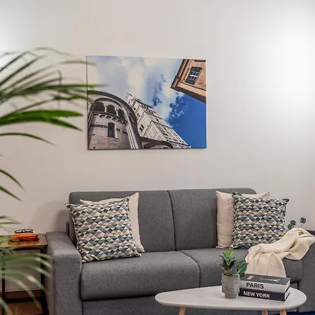 Apartament Martin'S Home - Historic Boutique Apartment With Free Parking, Fast Wi-Fi, Ac, Perfect For Couples & Business In Modena Center Modena