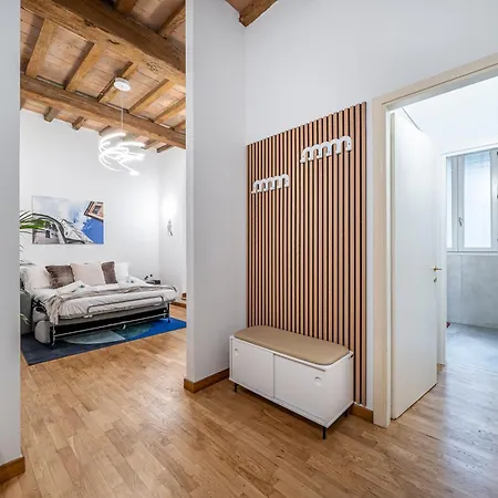 Martin's - Spacious 60 Sqm In Historic Center Ideal For Families And Business Apartment *