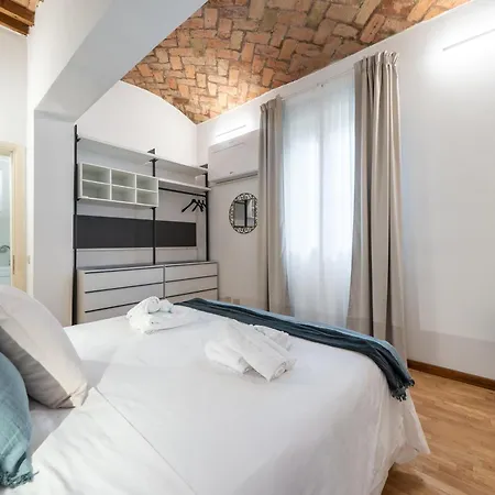 Apartament Martin'S Home - Historic Boutique Apartment With Free Parking, Fast Wi-Fi, Ac, Perfect For Couples & Business In Modena Center