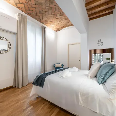 Martin's - Stylish Historic With Free Parking, Fast Wi-fi, Ac In Center *