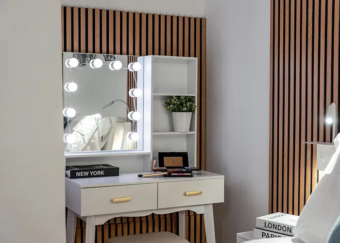 Martin'S Home - Historic Boutique Apartment With Free Parking, Fast Wi-Fi, Ac, Perfect For Couples & Business In Modena Center Modena