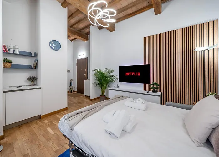 Apartament Martin'S Home - Historic Boutique Apartment With Free Parking, Fast Wi-Fi, Ac, Perfect For Couples & Business In Modena Center