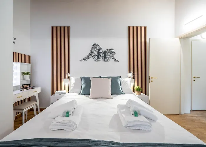 Apartament Martin'S Home - Historic Boutique Apartment With Free Parking, Fast Wi-Fi, Ac, Perfect For Couples & Business In Modena Center Modena