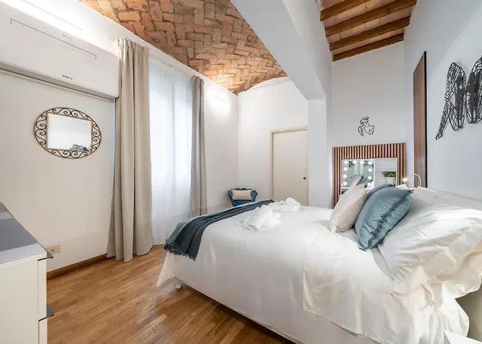 Martin'S Home - Historic Boutique Apartment With Free Parking, Fast Wi-Fi, Ac, Perfect For Couples & Business In Modena Center *